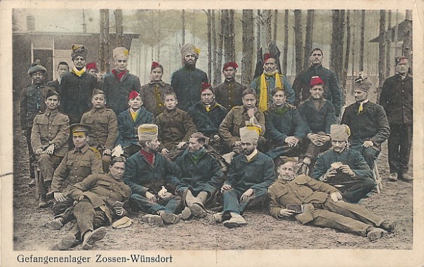 "Gefangenenlager Zossen-Wünsdorf". Wilhelm Puder, Kunstanstalt, Berlin. Ansichtskarte, gelaufen als Feldpost im August 1917 (Stempel "Batl. Genesungsheim Wünsdorf, I. Kompagnie"). Sammlung Detlev Brum.