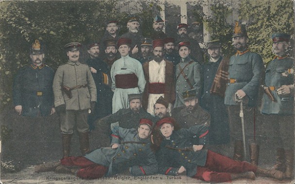 "Kriegsgefangene Franzosen, Belgier, Engländer und Turkos". Rückseite: K. G. H. 2182. Ansichtskarte, gelaufen von Saarunion im August 1915 (von einem Schüler an seine Cousinen).
