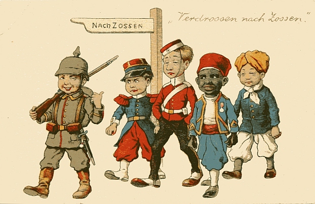"Zossen. Verdrossen nach Zossen". Ansichtskarte, gelaufen im Februar 1916 als Feldpost von der 61. Landwehr-Brigade an einen Freund in einem Lazarett in Köln. Sammlung Markus Kreis. Nicht nur Franzosen und Engländer sondern auch (mit Orden ausgezeichnete!) Afrikaner sowie Inder werden in Zossen interniert. Die Ansichtskarte verniedlicht die Kriegsgefangenenschaft, zeigt aber auch die Bedeutung an, die die deutsche Kriegspropaganda den afrikanischen und indischen Soldaten wie Gefangenen beimaß.
