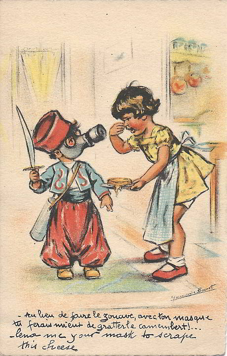 "Au bien de faire le zouave, avec ton masque tu ferais mient de gratter le camembert! Lend me your mask to shape this cheese". Carte Postale, beschriftet im Januar 1923. Sammlung Detlev Brum. Die Erinnerung an reale Giftgas-Angriffe, denen auch nordafrikanische Zuaven ausgesetzt waren, wird in humoristischen Ansichtskarten wachgehalten und "verarbeitet"?