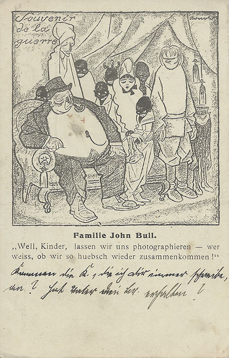"Familie John Bull". Zeichnung von Karl Arnold aus der Liller Kriegszeitung. Feldpostkarte, gelaufen im Mai 1915 von Frankreich nach Deutschland. Sammlung Detlev Brum. Die englische Nationalfigur John Bull, hier besonders fett und evtl. alkoholisiert dargestellt, im Kreise seiner (Kriegsalliierten-)Familie. Die französische Nationalfigur "Marianne" - mit einem schwarzen Kind im Arm als Zeichen der unterstellten "Rassenschande" - deutet den Einsatz afrikanischer Soldaten an der Westfront an. Der russische Bauer wird bereits mit den ikonografischen Merkmalen dargestellt, die später in Nazi-Darstellungen üblich werden. Ganz rechts wird der japanische Soldat vertiert dargestellt mit affenähnlichen Körpermerkmalen. Im Hintergrund: Der Tod.