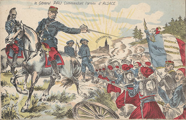 "Le General Pau, Commandant l’armée d’Alsace". Französische Ansichtskarte, gelaufen innerhalb Frankreichs. Sammlung Detlev Brum. Das Motiv zeigt den Marsch eines nordafrikanischen Zouaven-Regiments nach Strasbourg (Elsaß). Auf der Fahne sind die großen Kriegseinsätze des Regiments auf europäischem Boden zu lesen: Magenta, Solferino und Sewastopol.