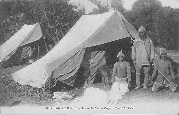 "Guerre 1914-1915. Armée Indoue - Préparation a la Prière" (Vorbereitung für das Gebet). Carte Postale, beschriftet, ohne Datum. Sammlung Detlev Brum.