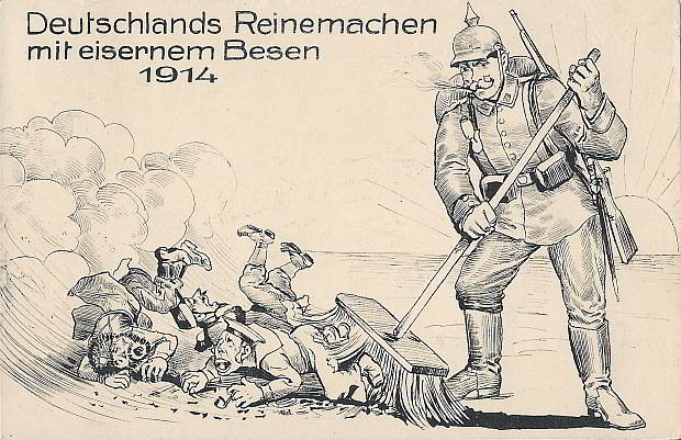 "Deutschlands Reinemachen mit eisernem Besen 1914". Ansichtskarte (Verlag d. Kunst-Anstalt (vorm. G. W. Seitz) A. G., Wandsbek), gelaufen im Oktober 1914. Sammlung Detlev Brum. In den Kriegspropaganda werden Japaner und Russen bereits unmittelbar nach Kriegsbeginn verzerrt und als nicht ebenbürtig dargestellt.
