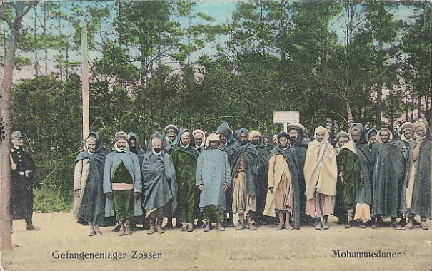 "Mohammedaner. Gefangenenlager Zossen". W.P., Nachdruck ges. verboten. Ansichtskarte, gelaufen als Feldpost im Mai 1915 von Zossen-Übrungsplatz nach Berlin. Sammlung Detlev Brum.