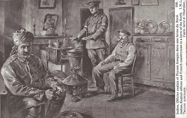 "Indien, Officier anglais et Paysan francais dans une ferme du Nord". Guerre Européenne de 1914. Carte Postale, ungelaufen.Sammlung Detlev Brum. Übersetzt aus dem französischen: "Inder, englischer Offizier und französischer Bauer auf einem Hof im Norden"; Übersetzung aus dem russischen: "Warme Gesellschaft" oder "gemütliches Beisammensein".